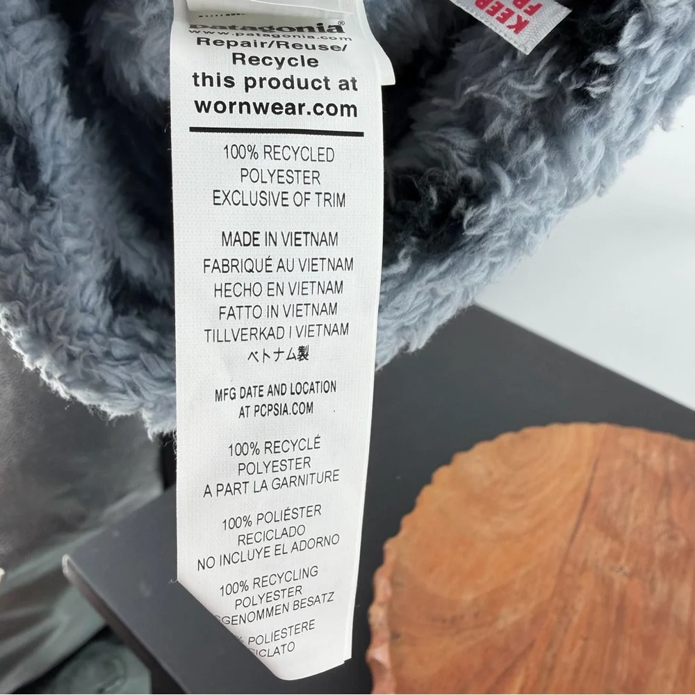 Patagonia Baby Furry Friends Winter Hat light plume grey animal print 3-6 months